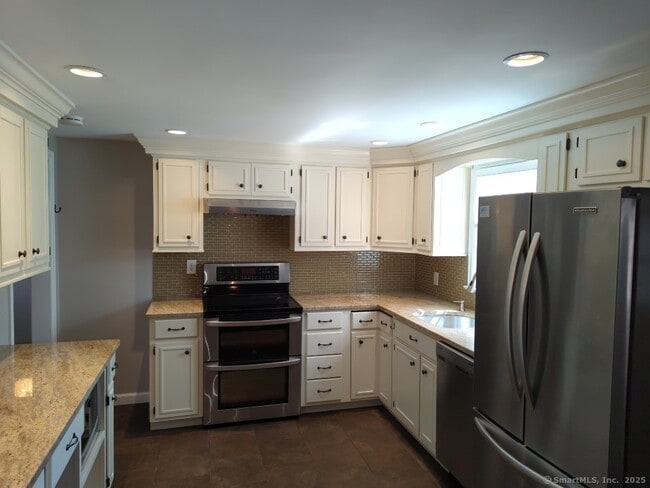 Building Photo - 28 Deerfield Dr