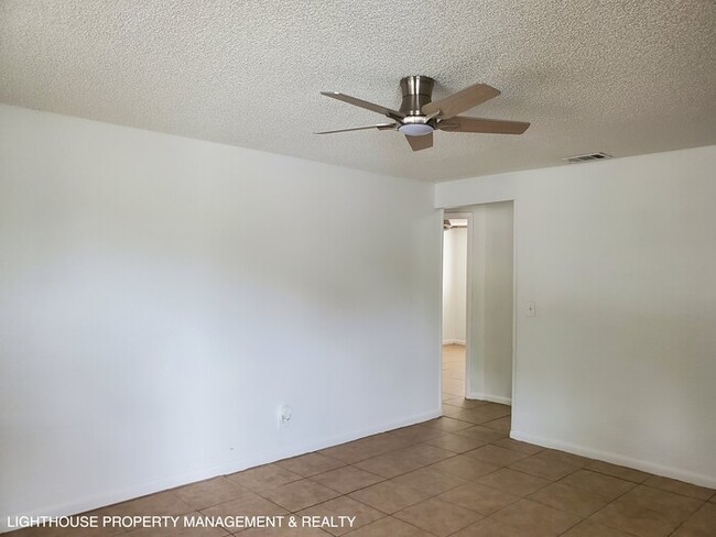 Building Photo - Charming 4 Bed/2 Bath Home!