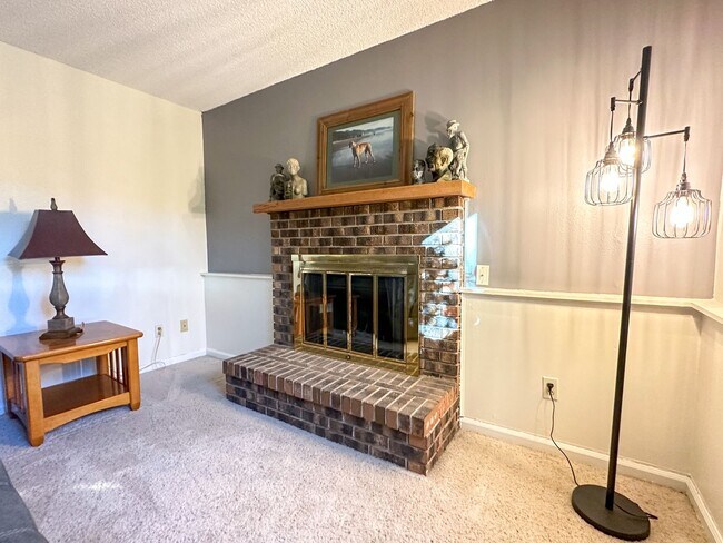Building Photo - Updated Single-Family Home with Large Back...