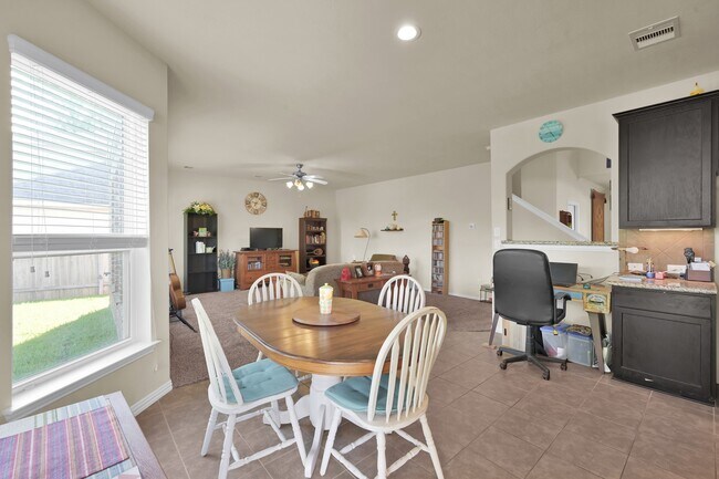 Building Photo - 241 Lake Estates Dr