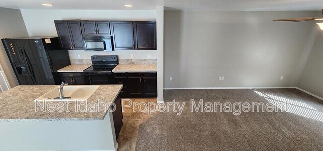 Building Photo - 657 N Manship Ave