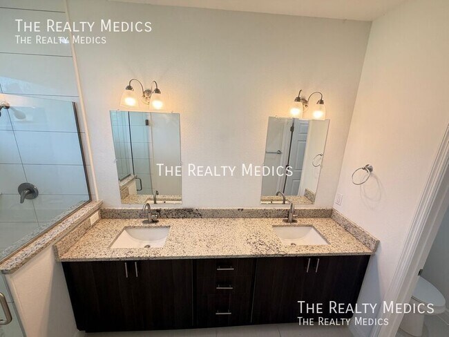 Building Photo - 2481 San Filippo Dr SE