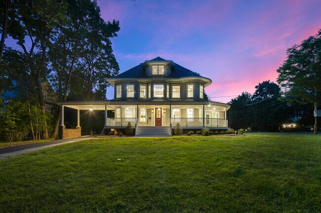 Building Photo - 389 Spring Ave