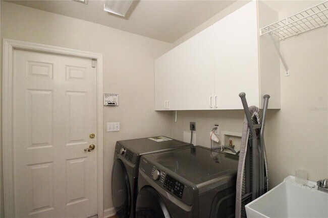 Building Photo - 5115 SW 105 Way