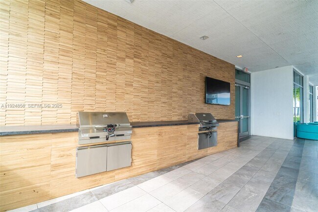 Building Photo - 3900 Biscayne Blvd