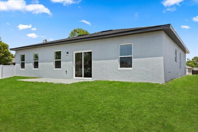 Building Photo - 15568 SW 46th Cir