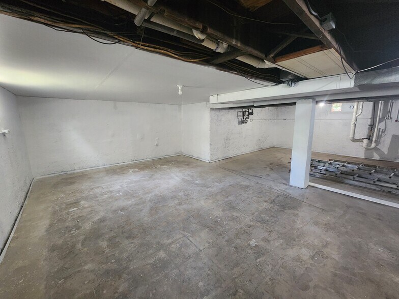 Building Photo - 233 Redmond Ave