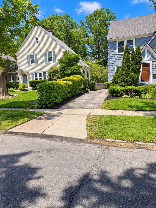 Building Photo - 3953 Elmwood Rd