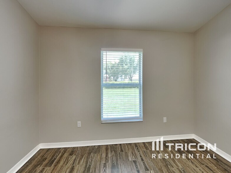 Building Photo - 2080 Chickadee St