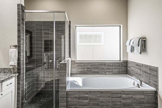 Building Photo - 5840 Darling St