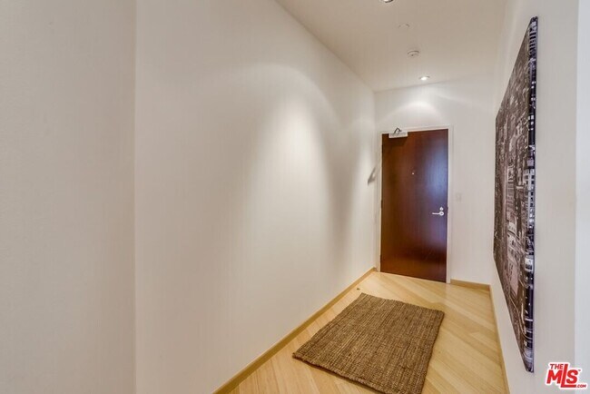 Building Photo - 1100 Wilshire Blvd