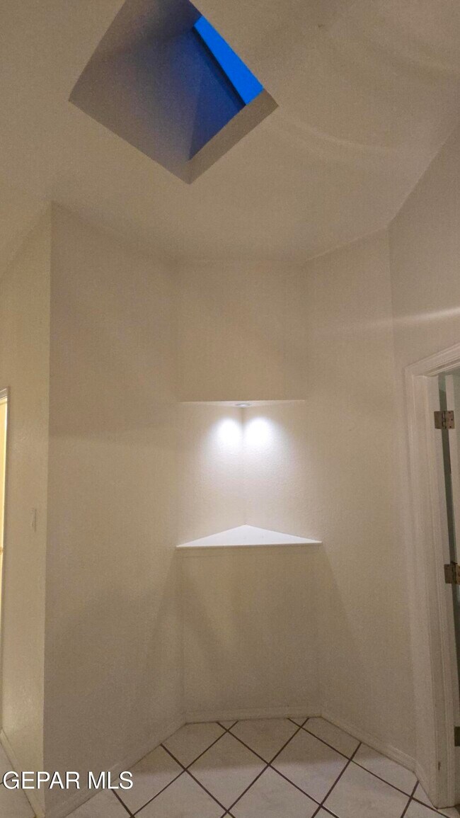 Building Photo - 7417 Mission Viejo Dr