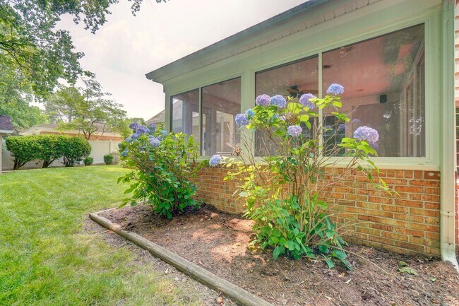 Building Photo - Fabulous 4-Bedroom Great Neck Home Ready 0...
