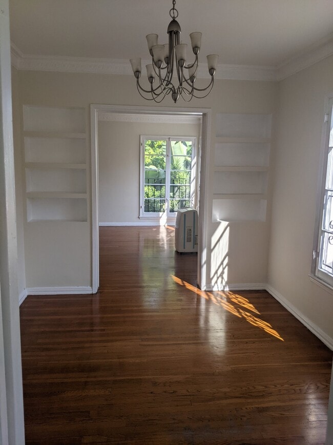 Building Photo - 451 N Oakhurst Dr