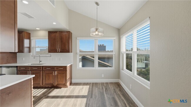 Building Photo - 1005 N LBJ Dr