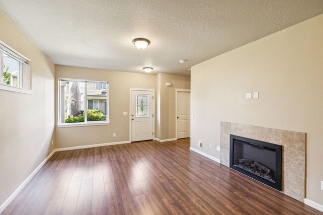 Building Photo - $500 gift card with lease signed by 7/10/25
