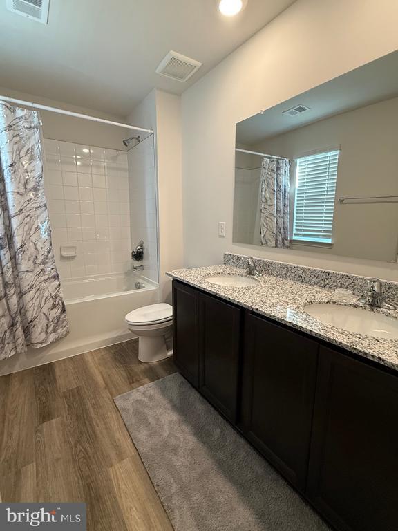 Building Photo - 115 Grasmere St