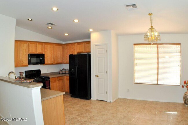 Building Photo - 5426 W Dove Mountain Park Rd