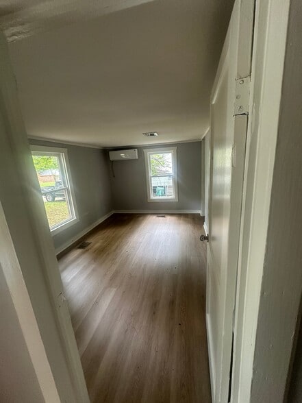 Building Photo - 305 Bowers Street