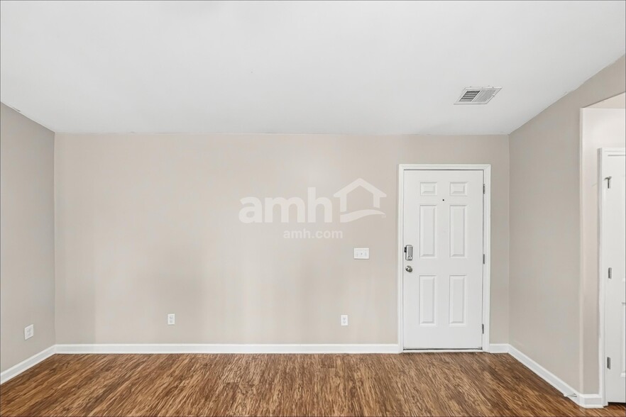 Building Photo - 298 Willow Point Cir
