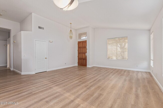 Building Photo - 15213 N 55th Way