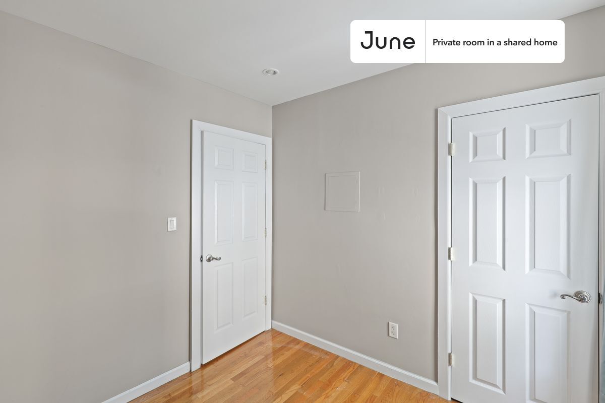 Building Photo - Room in Shared 3 bed/1 bath home