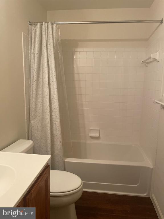 Building Photo - 5 Bridle Ct