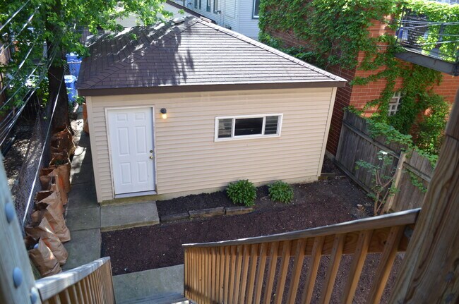 Building Photo - 1002 N Wolcott Ave