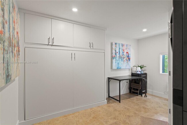 Building Photo - 604 Alcazar Ave