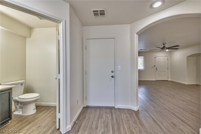 Building Photo - 949 Medina De Leon Ave