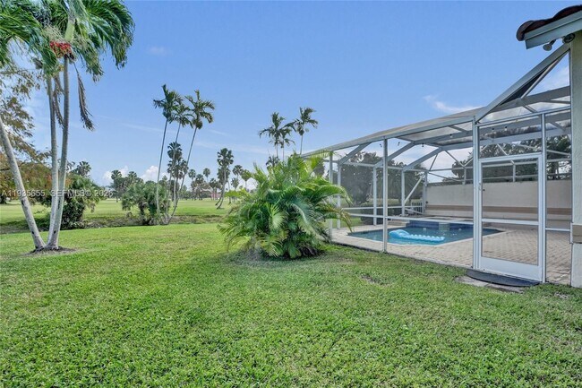 Building Photo - 652 W Palm Aire Dr