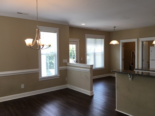 Building Photo - 1304 Carol Oaks Dr