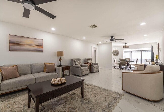 Building Photo - 4760 Greentree Way