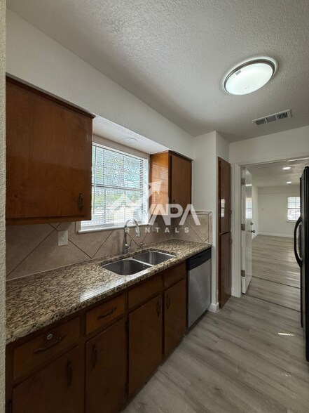Building Photo - 6230 Viva Max Dr