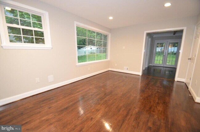 Building Photo - 5200 Kings Park Dr