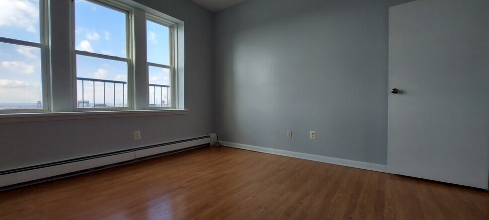 Building Photo - 121 Garrison Ave