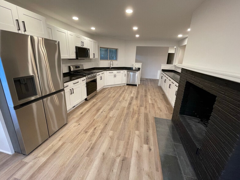 Building Photo - 2869 Charing Rd