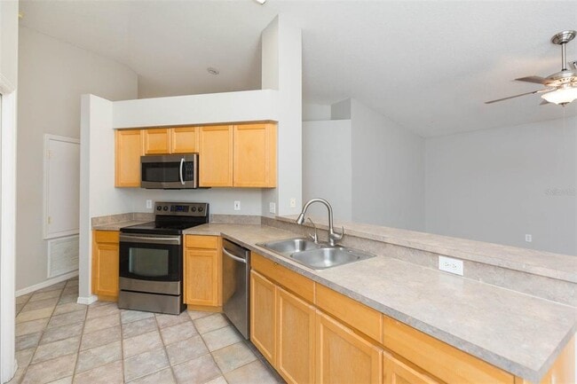 Building Photo - 4550 Roundview Ct