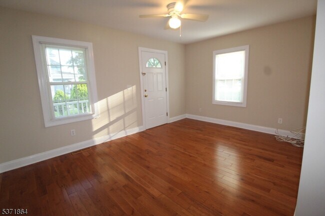 Building Photo - 30 White Meadow Ave
