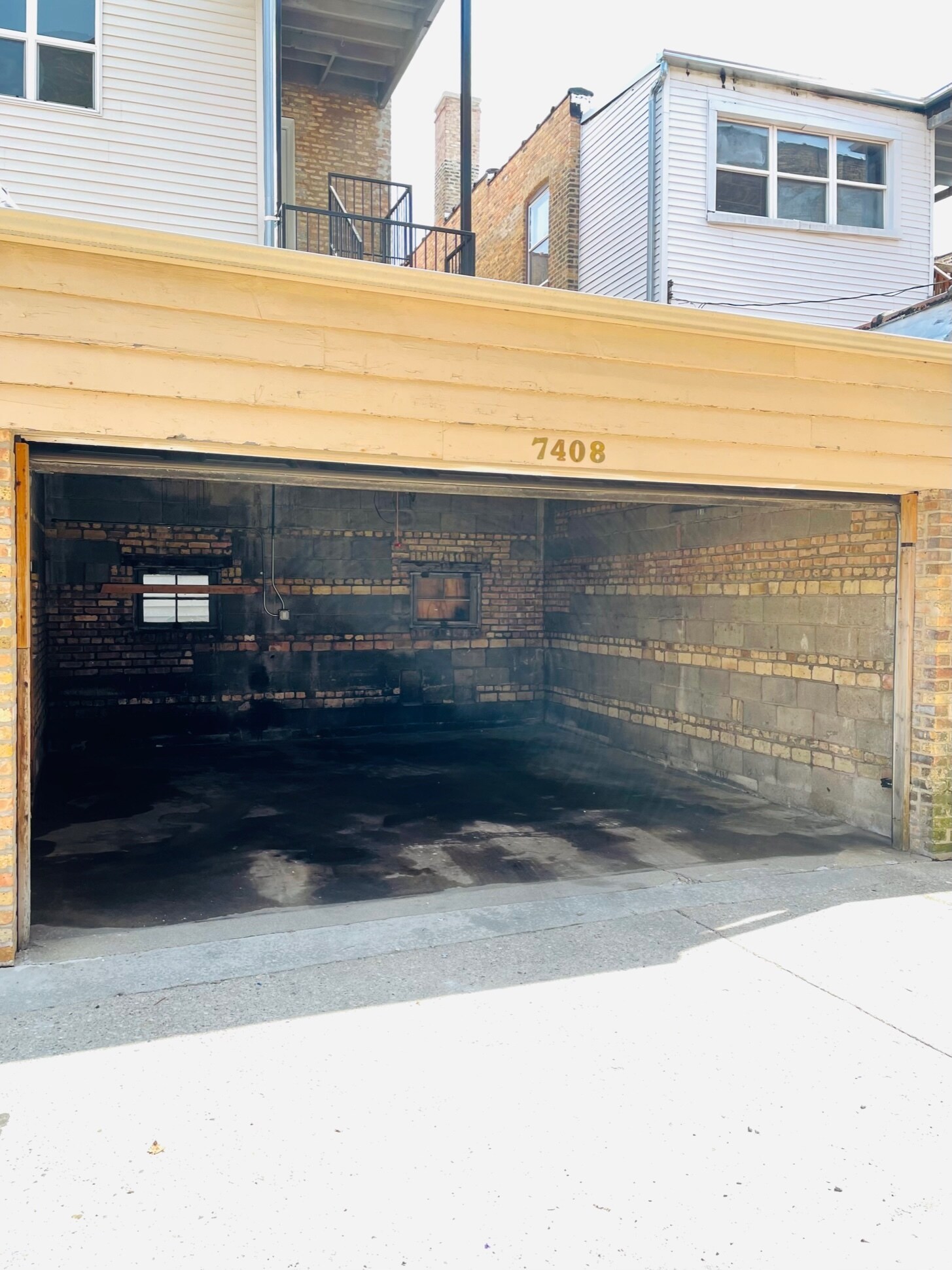 Building Photo - 7408 N Hoyne Ave