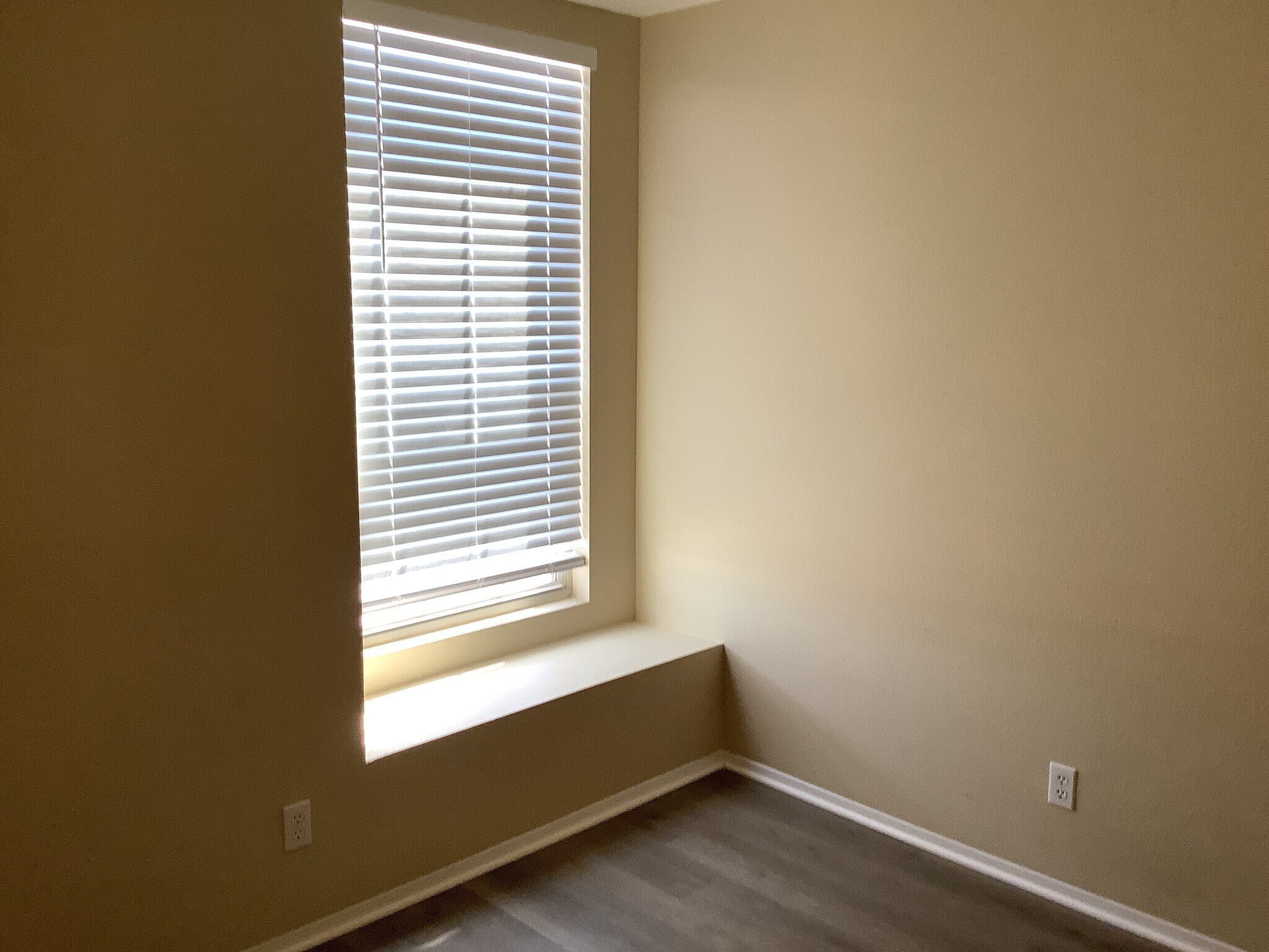 Building Photo - 6676 Augusta Hills Dr NE