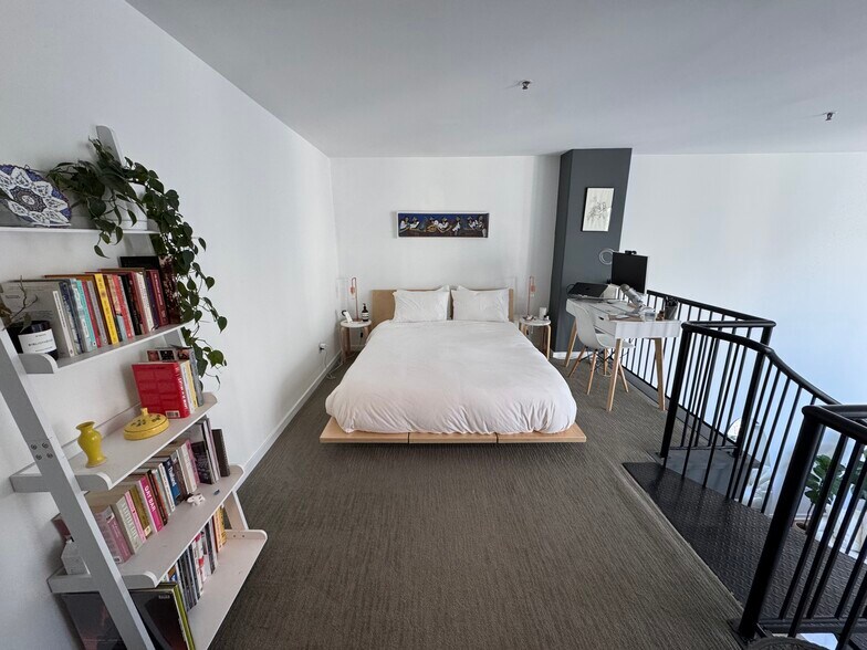 Building Photo - 469 Clementina St