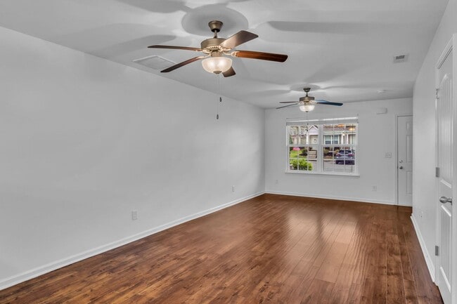 Building Photo - Awesome Goodlettsville Townhome in Conveni...