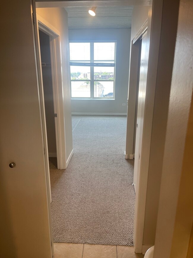 Building Photo - 647 Metropolitan Way