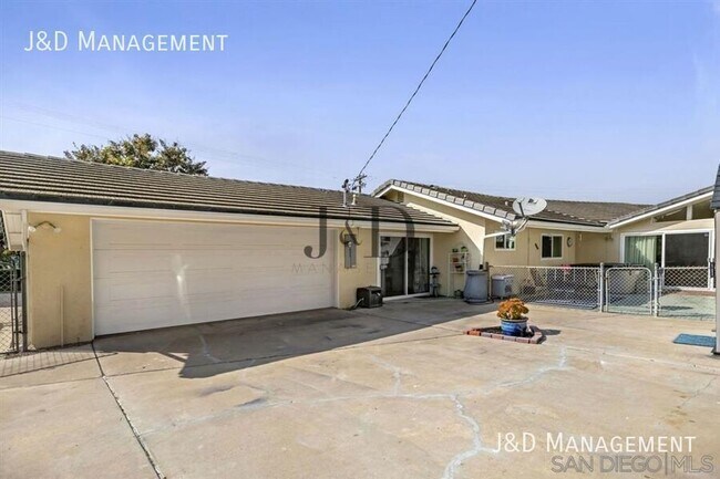 Building Photo - 3705 Putter Dr