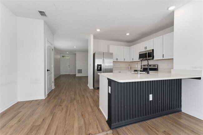 Building Photo - 1982 King Ranch St