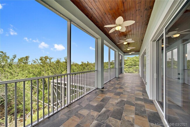 Building Photo - 2 Flamingo Hammock Rd