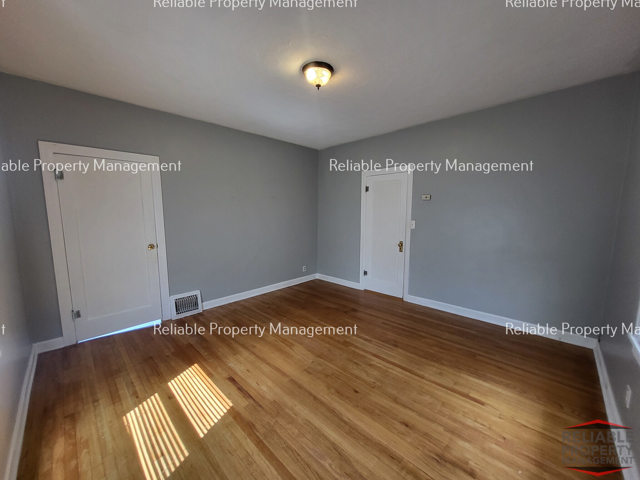 Building Photo - 312 Gladstone St