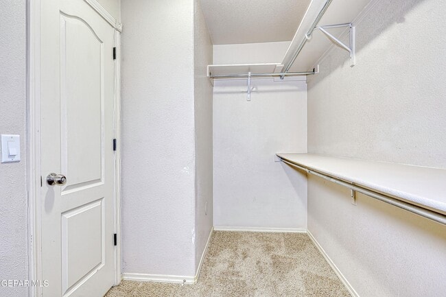 Building Photo - 14325 Woods Point Ave