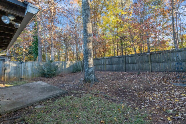 Building Photo - Furnished Rental Modern and clean